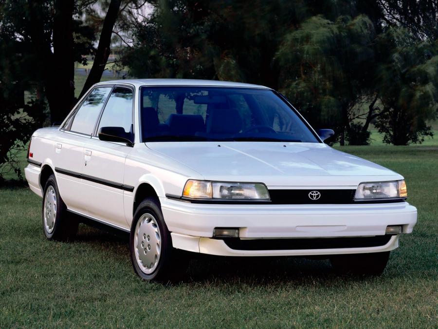  Toyota Camry Sedan LE 1990 года  (US) (фото 4 из 9)